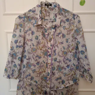 Conjunto de blusa y pantalón de Elogy. Talla M/40.