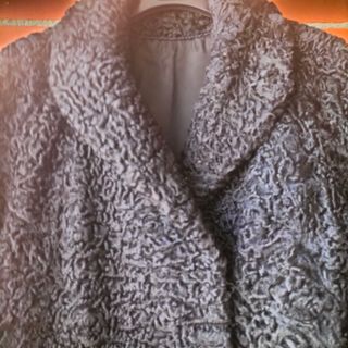 Chaquetón tipo astracán negro