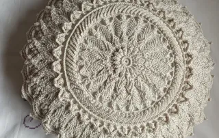 Cojín Boho Crochet Hecho a Mano Beige