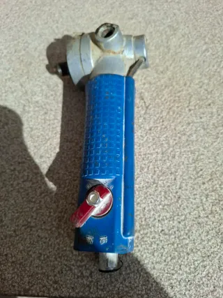 Pulidora de piedra neumática