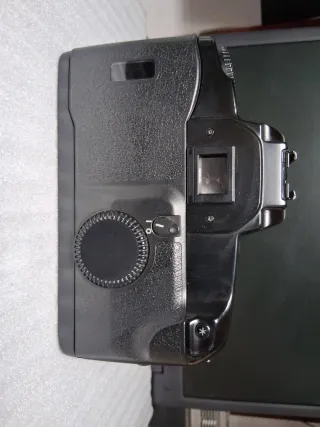 Cámara analógica Canon EOS 100 Negra