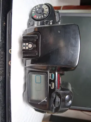 Cámara analógica Canon EOS 100 Negra