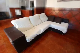 Sofá modular marrón y blanco