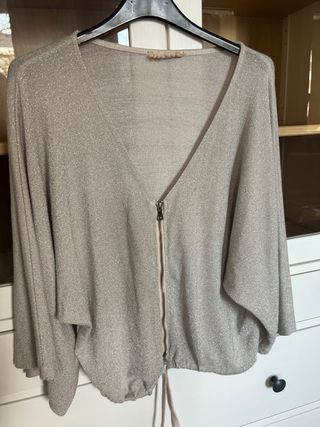 Chaqueta plateada brillante con cremallera