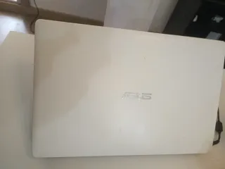 Portátil ASUS F552W