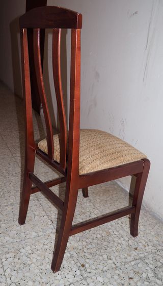 Seis sillas de comedor de madera