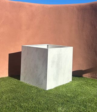 2 Maceteros Cuadrados Blancos Efecto Cemento