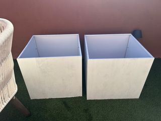 2 Maceteros Cuadrados Blancos Efecto Cemento