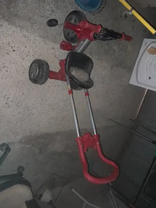 Triciclo infantil amarillo y rojo