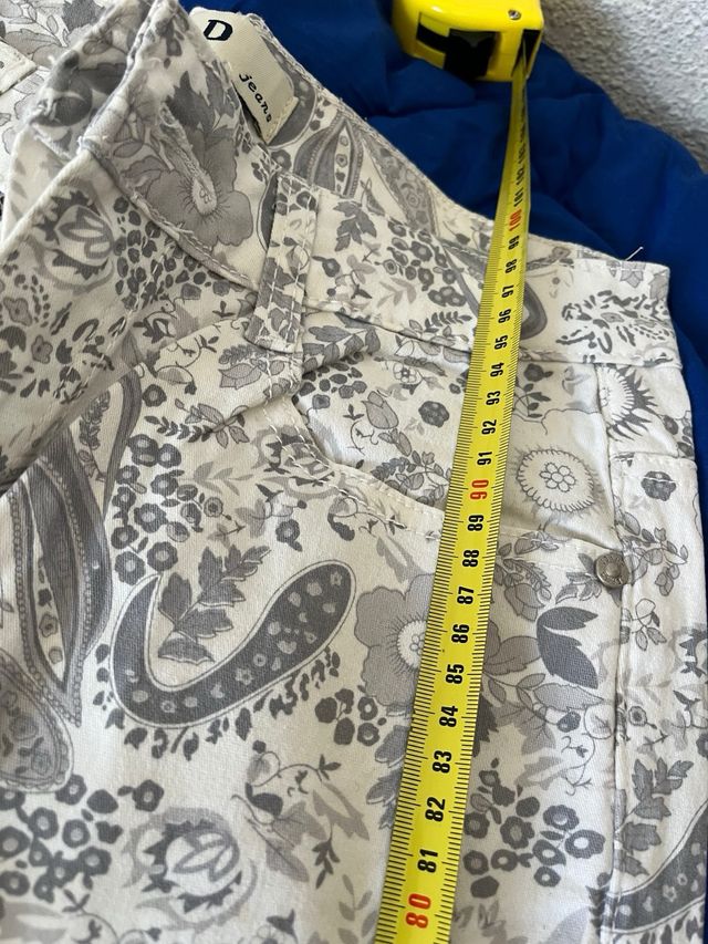 Pantalones estampados Talla 40