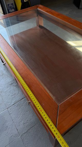 Mesa maciza de centro elevable con cajones