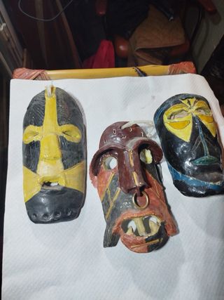 Maschere tribali in gesso laccato 1970