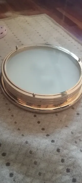 Lámpara de techo dorada y transparente