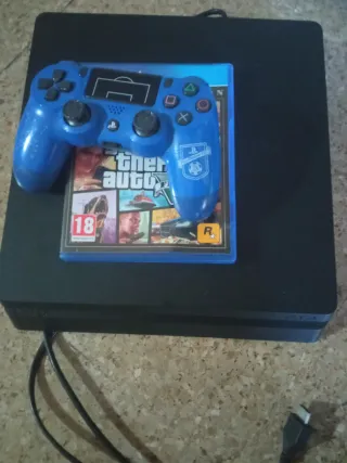 PS4 (PlayStation 4) Negra + Mando Azul