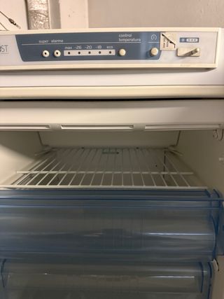 Congelador vertical blanco