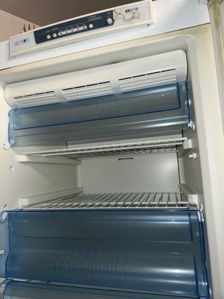 Congelador vertical blanco