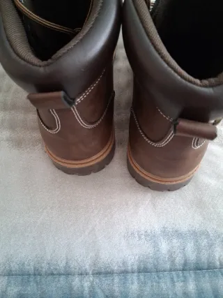 Botas nuevas para trabajo