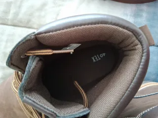 Botas nuevas para trabajo