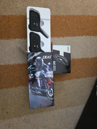 Intercomunicadores EJEAS + Mando a Distancia V6