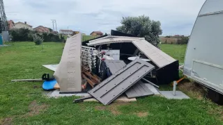 Caseta Keter Factor 8x8 (tirada por el viento)