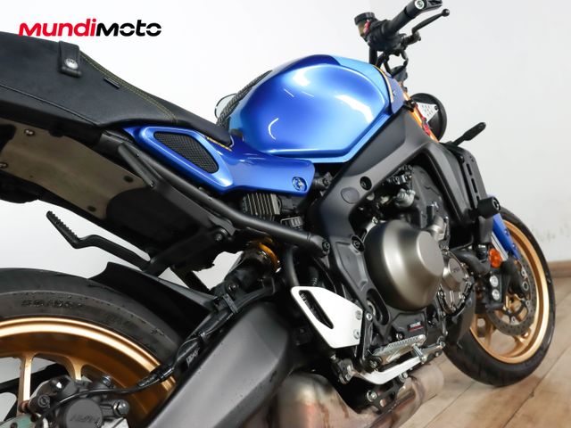 YAMAHA XSR 900