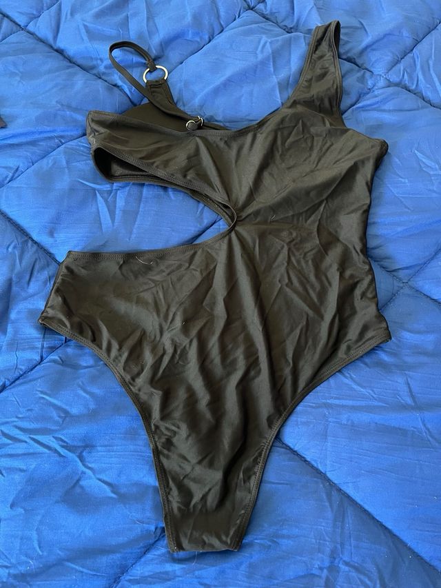 Bañador negro talla L con corte