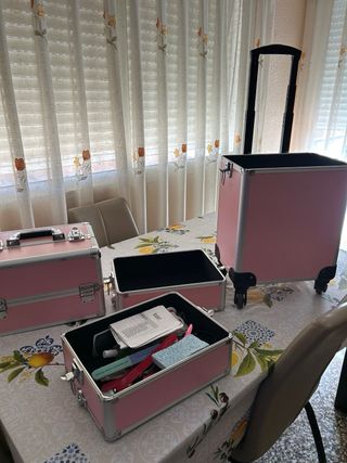 Maleta de peluquería y estética rosa