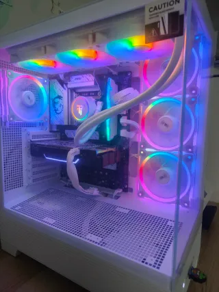 Ordenador Gaming MSI Torre PC Blanca RGB