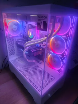 Ordenador Gaming MSI Torre PC Blanca RGB