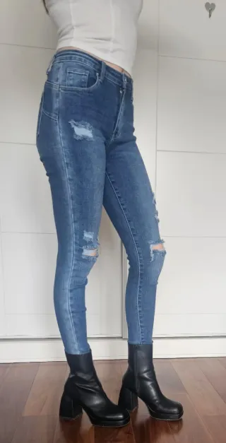 Pantalones vaqueros desgastados azules
