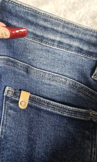 Pantalones vaqueros desgastados azules