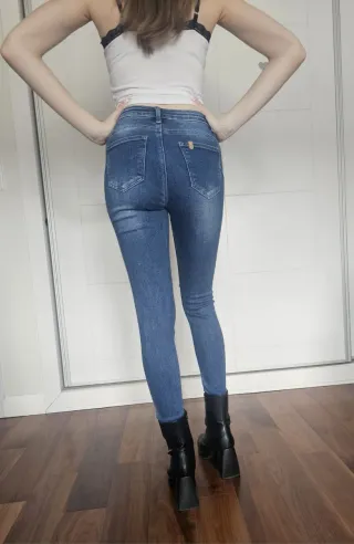 Pantalones vaqueros desgastados azules