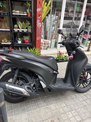 Honda SH125i Negra