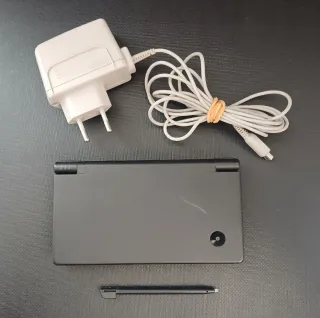 Nintendo DSi Negra + Cargador y Lápiz