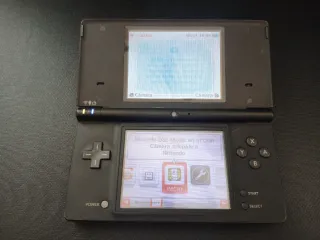 Nintendo DSi Negra + Cargador y Lápiz