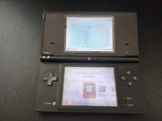 Nintendo DSi Negra + Cargador y Lápiz