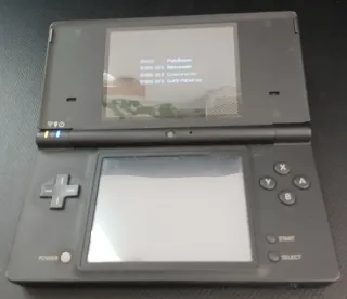 Nintendo DSi Negra + Cargador y Lápiz