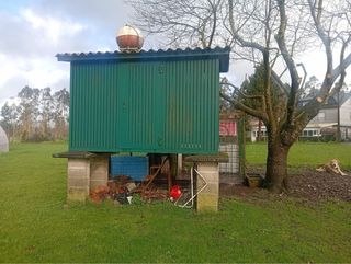 Horreo de madera verde