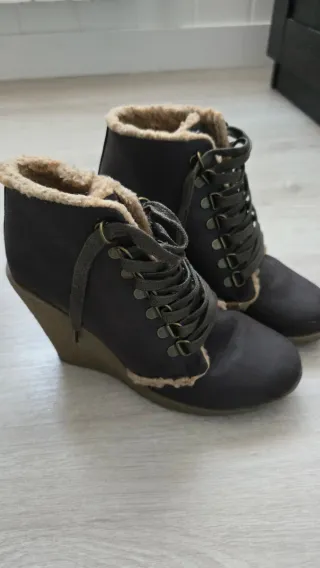 Botines de cuña marrones con forro