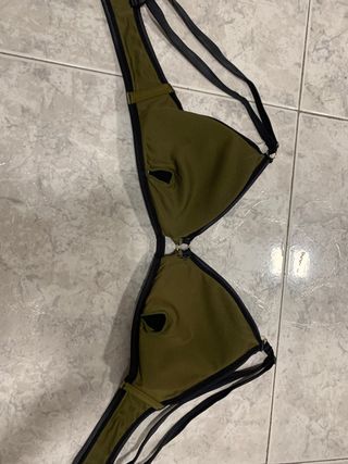 Bikini verde oliva con estampado de puntos
