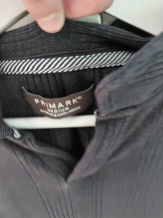 Polo azul marino Primark.