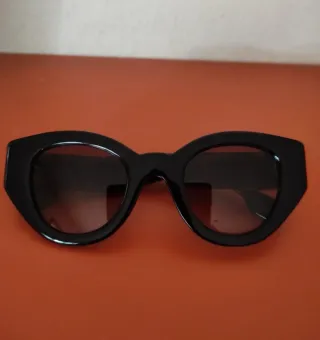 Occhiali da sole Burberry neri e marroni