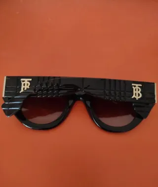 Occhiali da sole Burberry neri e marroni