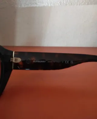 Occhiali da sole Burberry neri e marroni