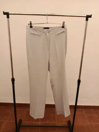 Traje de chaqueta y pantalón gris