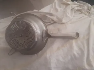 Pasapurés antiguo de metal