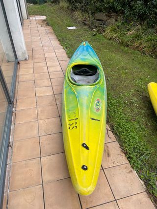 Kayak de aguas bravas con rotura