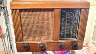 Radio antigua de válvulas Funcionando