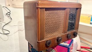 Radio antigua de válvulas Funcionando