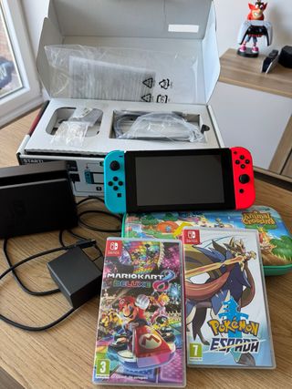Nintendo Switch + Mario Kart + Pokémon Spada